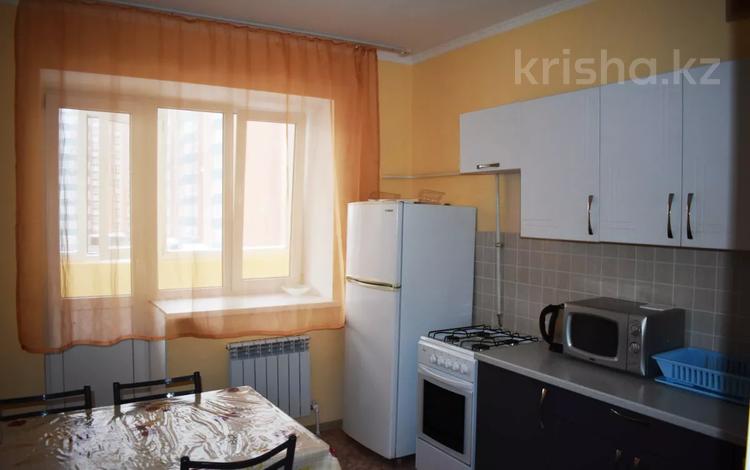 2-комнатная квартира, 75 м², 3/9 этаж посуточно, мкр. Алтын орда, проспект Алии Молдагуловой 56Дк2 за 12 000 〒 в Актобе, мкр. Алтын орда — фото 5