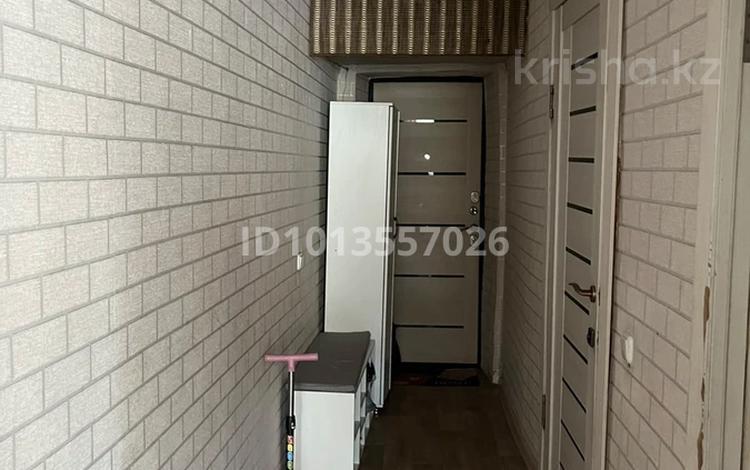 3-комнатная квартира · 52.4 м² · 1/5 этаж, Майкудук, 14й микрорайон 22 за 14 млн ₸ в Караганде, Алихана Бокейханова р-н — фото 2