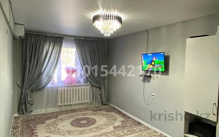 2-бөлмелі пәтер · 49 м² · 1/5 қабат, Абая 51 — Напротив Диагностики, дом магазина «Султан», бағасы: 10.5 млн ₸ в  — фото 2
