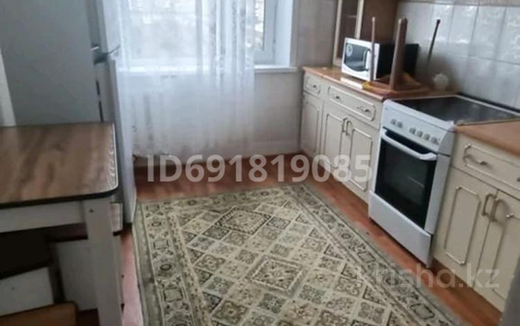 2-бөлмелі пәтер · 56 м² · 8/10 қабат, мкр Юго-Восток, Мкр Степной 3 6/1 — Дружба народов.остановка Турист, бағасы: 23.5 млн ₸ в Караганде, Казыбек би р-н — фото 2