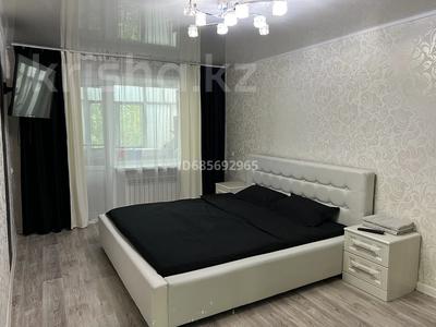 1-комнатная квартира, 30 м², 2/5 этаж по часам, Республики за 2 500 〒 в Темиртау