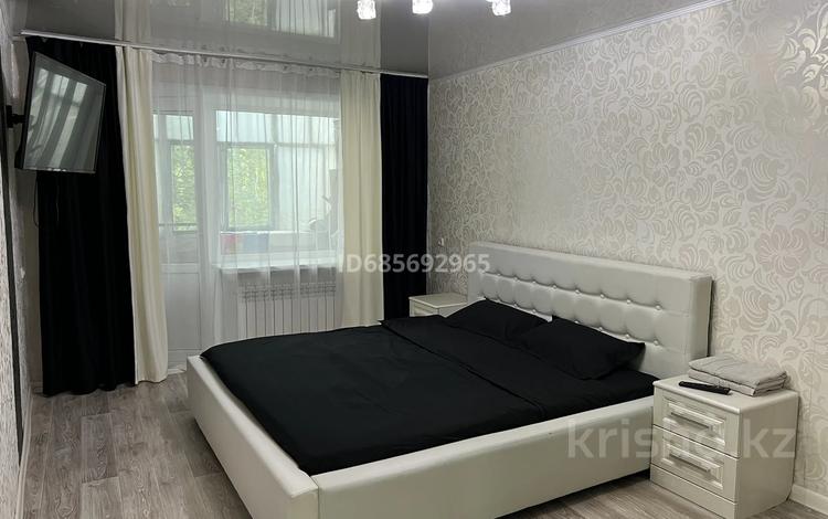 1-комнатная квартира, 30 м², 2/5 этаж по часам, Республики за 2 500 〒 в Темиртау — фото 5