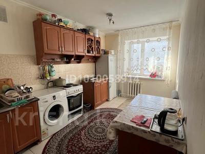 2-бөлмелі пәтер · 60 м² · 6/6 қабат, Азербаева 2 — Средняя школа номер 74, бағасы: 25 млн ₸ в Астане, Сарайшык р-н