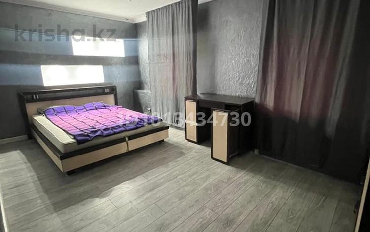3-комнатная квартира · 56 м² · 1/4 этаж, мкр №12 13 за 300 000 ₸ в Алматы, Ауэзовский р-н — фото 2
