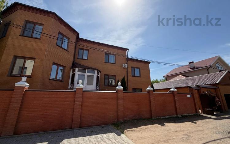 Отдельный дом · 7 комнат · 450.7 м² · 10.26 сот., Микрорайон Самал-1 за 100 млн ₸ в Уральске — фото 37