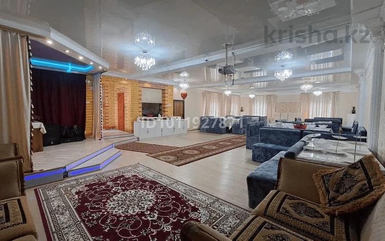 Дом · 6 комнат · 200 м², Скоробогатова 44/1 за 6 500 ₸ в Уральске, мкр Школьник — фото 2