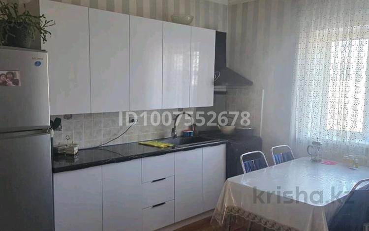 Отдельный дом · 3 комнаты · 100 м² · 10 сот., мкр Жумыскер, Жастар 360 — Возле садика Таншолпан за 21.7 млн 〒 в Атырау — фото 2