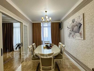 4-комнатная квартира, 220 м², Омаровой за 210 млн 〒 в Алматы