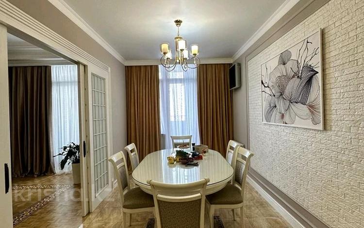 4-комнатная квартира, 220 м², Омаровой за 190 млн 〒 в Алматы — фото 10