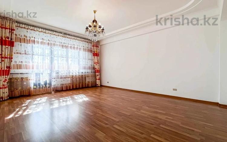 4-комнатная квартира, 210 м², 3/6 этаж, мкр Горный Гигант, Аль-Фараби 110В