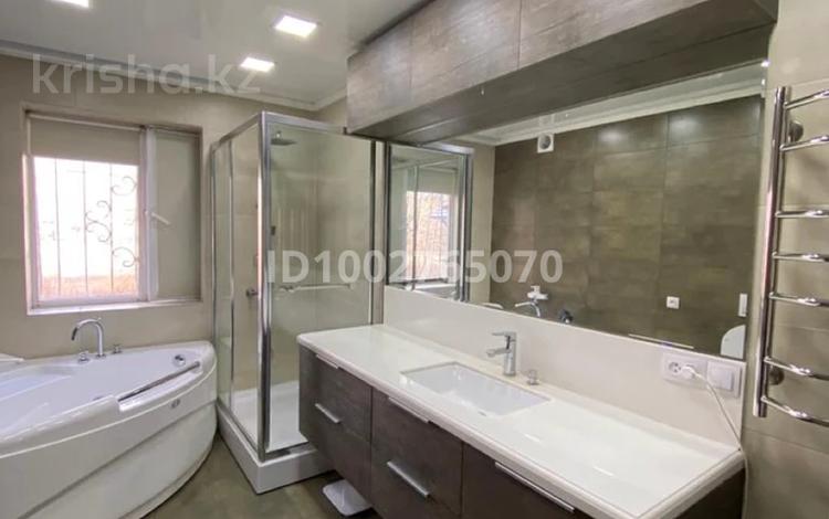4-комнатная квартира · 92 м² · 1/5 этаж, Пришахтинск, 23й микрорайон 15 за 250 000 ₸ в Караганде, Алихана Бокейханова р-н — фото 2