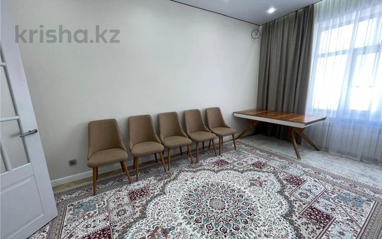 3-комнатная квартира · 90 м² · 4/5 этаж, мкр Юго-Восток, 218-й учетный квартал за 60 млн ₸ в Караганде, Казыбек би р-н — фото 2