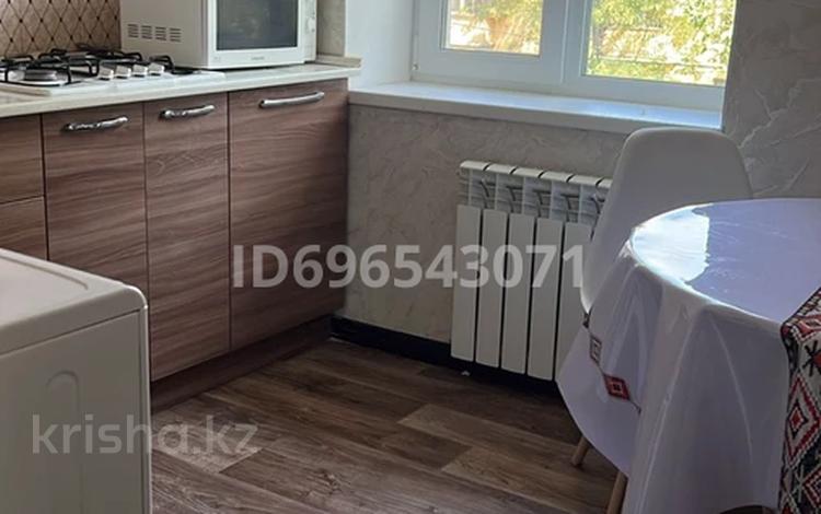 2-комнатная квартира, 41 м², 4/4 этаж помесячно, мкр Тастак-2, Желтоксан 159 — Курмангазы