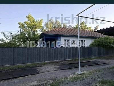Үйдің бір бөлігі · 3 бөлме · 64.3 м² · 500 сот., Переулок Ауэзова 8/1 — За линей где школа Токаева, бағасы: 8 млн ₸ в Уштобе