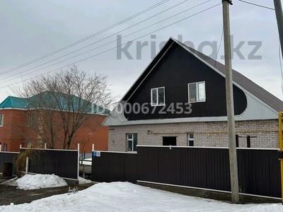 Продажа домов и дачи в Актюбинской обл.: Отдельный дом · 10 комнат · 140 м² · 10 сот., Нұра 9 за 35 млн 〒 Отдельный дом · 10 комнат · 140 м² · 10 сот., Нұра 9 за 35 млн 〒 в Актобе, жилой массив Акжар-2