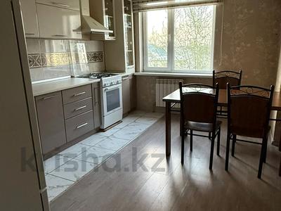 3-комнатная квартира · 70 м² · 2/9 этаж, Жарбосынова 71 за 300 000 〒 в Атырау