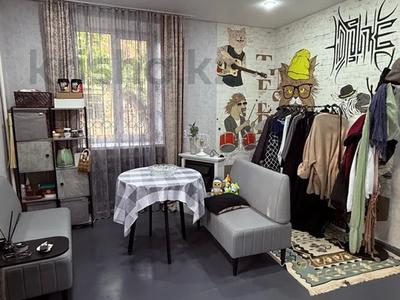 3-бөлмелі пәтер · 64 м² · 1/2 қабат, Строителей 53, бағасы: 6.8 млн ₸ в Темиртау