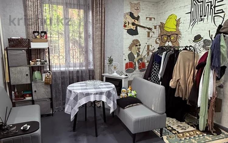 3-бөлмелі пәтер · 64 м² · 1/2 қабат, Строителей 53, бағасы: 6.8 млн ₸ в Темиртау — фото 2