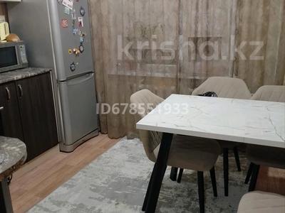 3-комнатная квартира, 69 м², 4/5 этаж, Царёва — Район 8 школа за 17 млн 〒 в Аксу