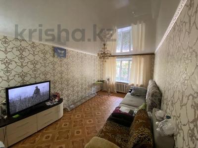 2-комнатная квартира, 43 м², 1/5 этаж, 4 мкр 10 за 7.5 млн 〒 в Лисаковске