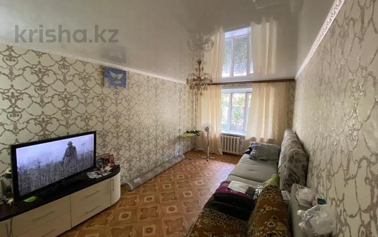 2-комнатная квартира, 43 м², 1/5 этаж, 4 мкр 10 за 7.5 млн 〒 в Лисаковске — фото 6