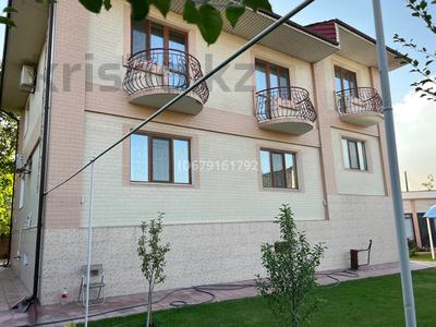 6-комнатный дом помесячно, 450 м², 12 сот., мкр Алмас за 2 млн 〒 в Алматы, Ауэзовский р-н