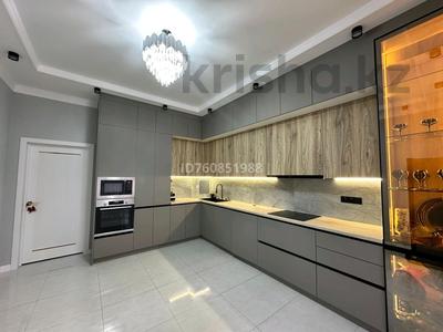 5-комнатная квартира · 191 м² · 2/10 этаж, 20-й мкр 8 участок — Возле Триумфальной Арки за 85 млн 〒 в Актау