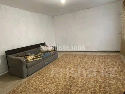 Отдельный дом · 1 комната · 70 м², Исатая махамбета 130 за 80 000 〒 в Уральске
