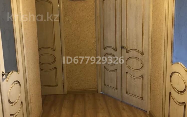 3-комнатная квартира, 70 м², 4/5 этаж помесячно, мкр 8, Бр Жубановых 287