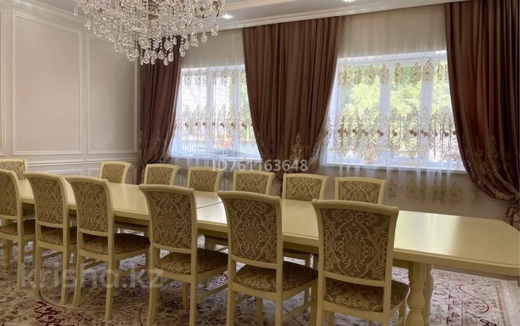 Дом · 7 комнат · 240 м², Строитель 4 68 за 90 000 〒 в Актобе, жилой массив Кирпичный — фото 15