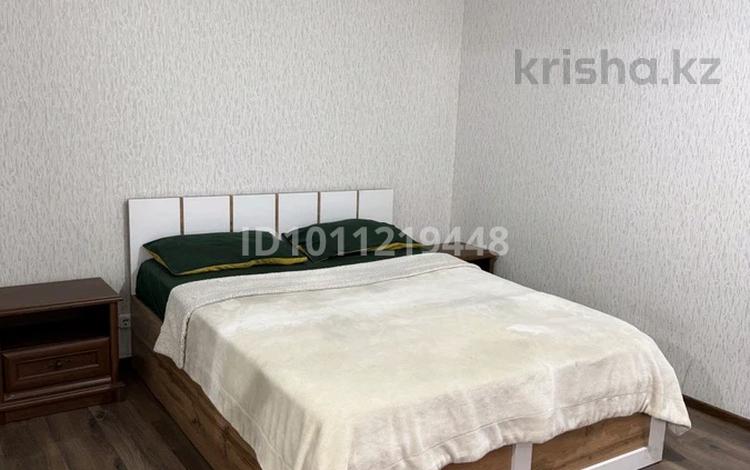 1-бөлмелі пәтер · 46 м² · 7/9 қабат, Шахтеров 25 — Шахтеров, бағасы: 12 000 ₸ в Караганде, Казыбек би р-н — фото 2