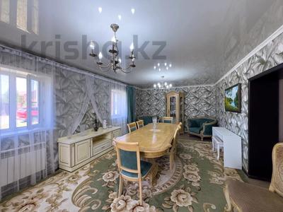 Отдельный дом · 5 комнат · 181 м² · 10 сот., мкр Уркер за 63 млн ₸ в Астане, Нура р-н