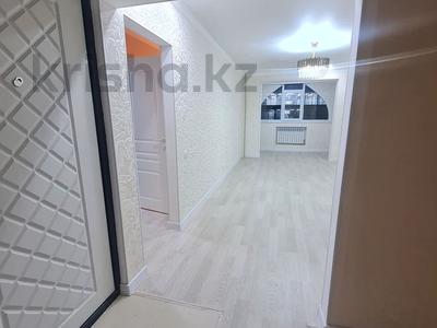 2-бөлмелі пәтер, 50 м², 3/5 қабат, 8-й микрорайон, 8-й микрорайон 24 — ул.Мамытова, бағасы: 21.5 млн 〒 в Шымкенте, Абайский р-н