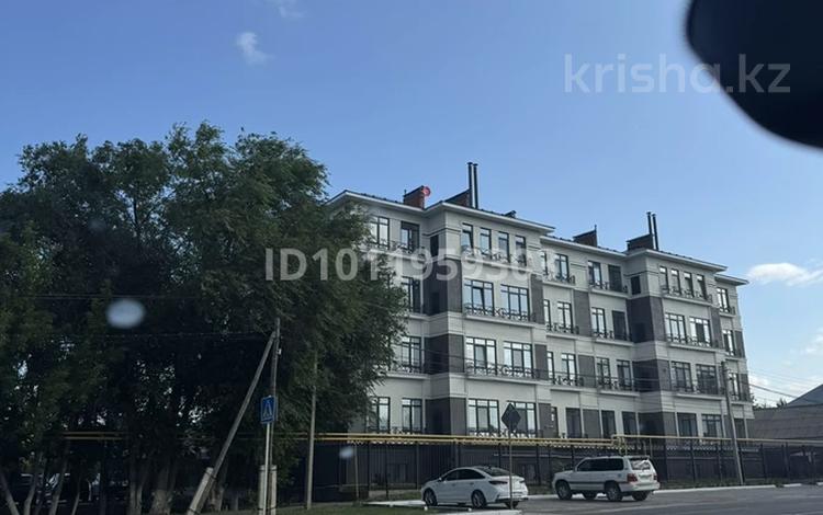 3-комнатная квартира · 124 м² · 2/4 этаж, Абая 15 за 77 млн ₸ в Уральске — фото 2