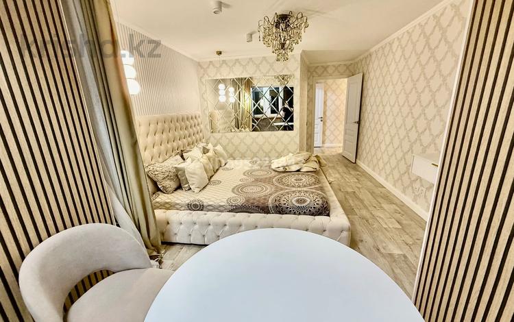 3-бөлмелі пәтер · 70 м² · 2/5 қабат, мкр Михайловка , Крылова 62 — Центр, 2 двуспальные кровати, вокзал, центральный парк Караганды. ботанический сад, бағасы: 40 000 ₸ в Караганде, Казыбек би р-н — фото 1156