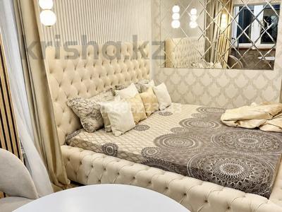 3-комнатная квартира · 70 м² · 2/5 этаж, мкр Михайловка , Крылова 62 — Центр, 2 двуспальные кровати, вокзал, центральный парк Караганды. ботанический сад за 40 000 ₸ в Караганде, Казыбек би р-н