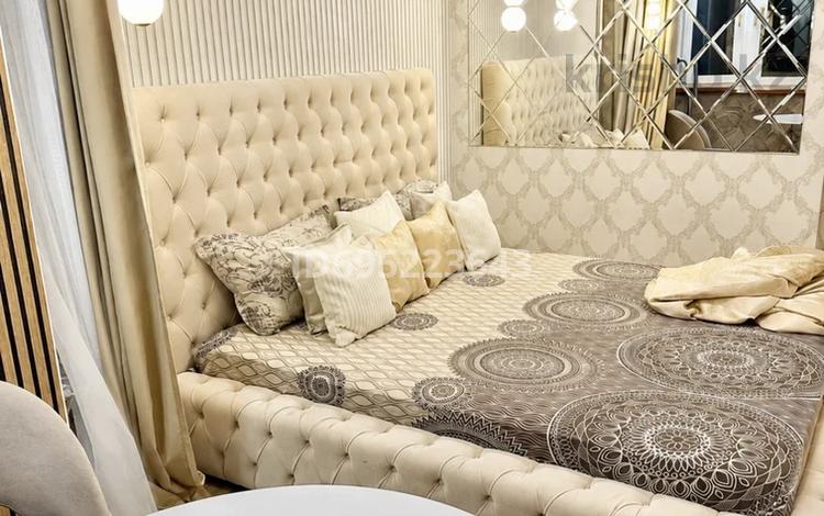 3-комнатная квартира · 70 м² · 2/5 этаж, мкр Михайловка , Крылова 62 — Центр, 2 двуспальные кровати, вокзал, центральный парк Караганды. ботанический сад за 40 000 ₸ в Караганде, Казыбек би р-н — фото 1538