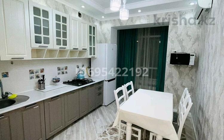 1-комнатная квартира · 45 м² · 1/6 этаж, 16-й мкр , 16 мкрн 90 — ТЦ "Байтерек", Гипермаркет " Дина", ЖК "ROYAL HOUSE" за 10 000 〒 в Актау — фото 3