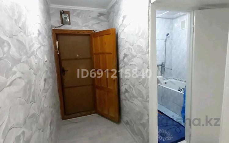 2-бөлмелі пәтер · 49 м² · 2/5 қабат, 7 мкр Самал 54 — Рядом ч/з дорогу базар 9мкр, ,,рынок Каикармет" , рядом парк ,,Здоровья" 5 мкр, бағасы: 100 000 ₸ в Таразе — фото 6