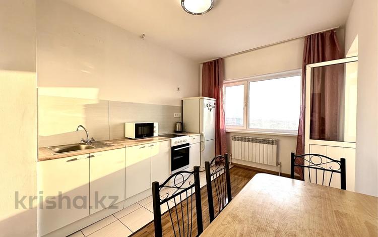 2-бөлмелі пәтер · 70 м² · 16/16 қабат, мкр Мамыр-1 29, бағасы: 280 000 ₸ в Алматы, Ауэзовский р-н — фото 2
