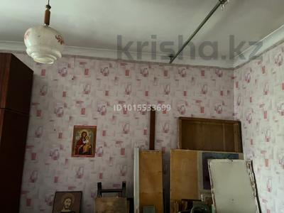 2-бөлмелі пәтер · 37 м² · 1/3 қабат, Казахстанская 3 — Алекон, бағасы: 2 млн ₸ в Темиртау