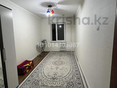 3-комнатная квартира · 60 м² · 2/5 этаж, мкр Аксай-2 10 за 300 000 ₸ в Алматы, Ауэзовский р-н