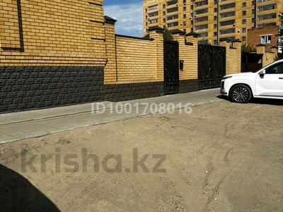 2-комнатная квартира · 63 м² · 1/10 этаж, Жамакаева — В районе рынка по улице Аймаутова за 39.5 млн 〒 в Семее