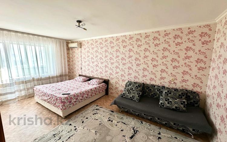 1-бөлмелі пәтер · 70 м² · 2/6 қабат, 2 ш/а., М оспанова, бағасы: 15 000 ₸ в Актобе, мкр 8 — фото 7