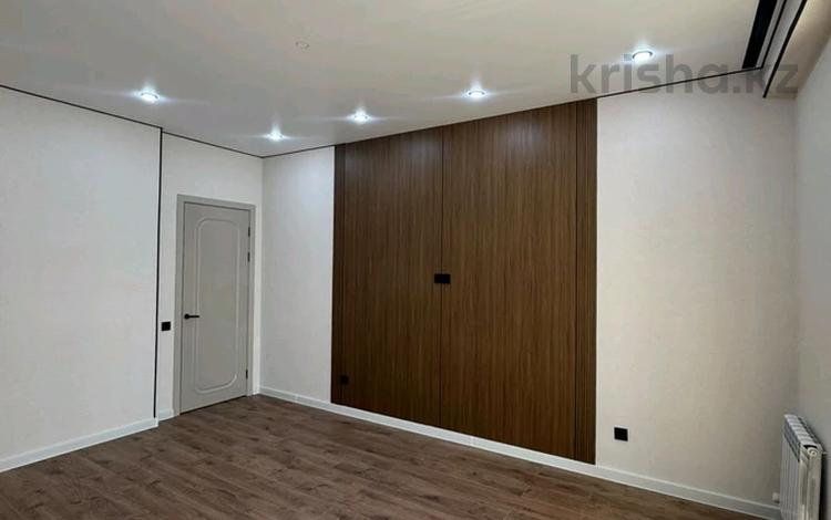 4-комнатная квартира · 151 м² · 10/12 этаж, Нажимеденова 34 за 75.9 млн ₸ в Астане, Сарайшык р-н — фото 2