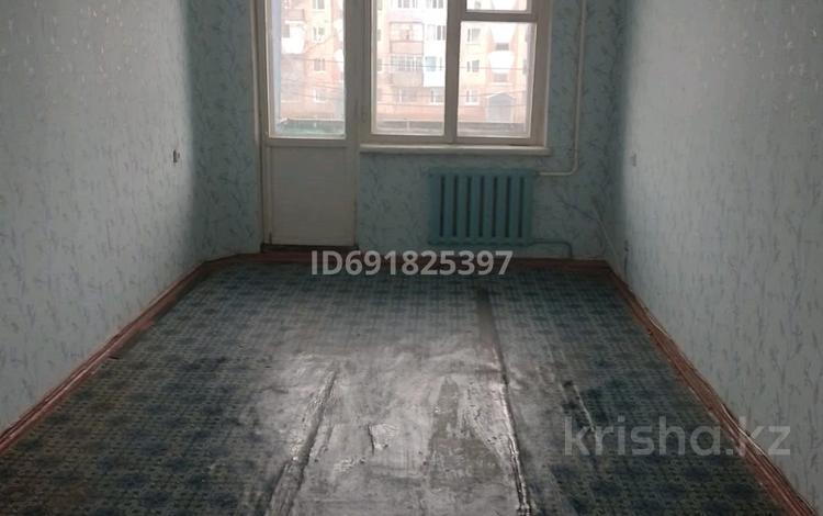 2-комнатная квартира, 43.3 м², 2/5 этаж, 6 мкр 1 за 3.3 млн 〒 в Житикаре — фото 2
