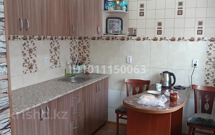3-бөлмелі пәтер · 65 м² · 2/4 қабат, Титова 145, бағасы: 250 000 ₸ в Семее — фото 3