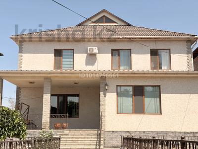 Отдельный дом · 8 комнат · 270 м² · 8.2 сот., Айтиева 179 — Жд поликлиника. школа за 110 млн ₸ в Таразе