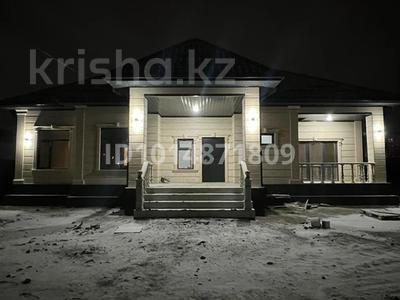 Отдельный дом · 4 комнаты · 190 м² · 10 сот., мкр Жулдыз, Арон Аюпов 29а за 47 млн ₸ в Атырау