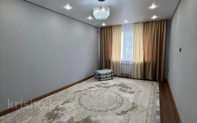 2-комнатная квартира · 70 м² · 4/7 этаж, мкр Акбулак 3 за 300 000 ₸ в Алматы, Алатауский р-н — фото 2